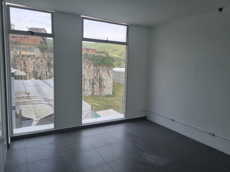 Oficina en arriendo – Zofiva, Caldas