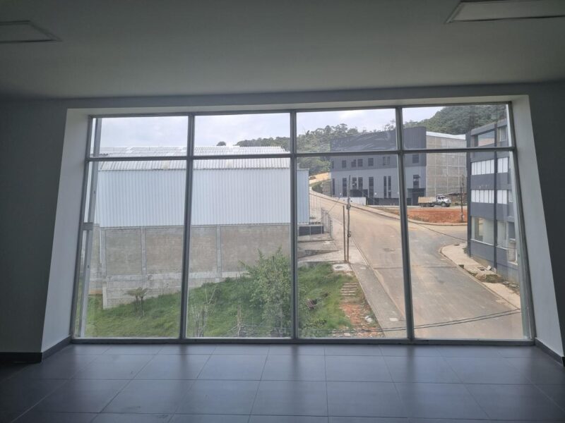 Oficina en arriendo – Zofiva, Caldas