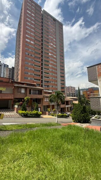 Lote en venta – Urbanización Cataluña, Sabaneta