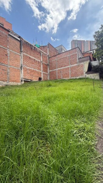 Lote en venta – Urbanización Cataluña, Sabaneta