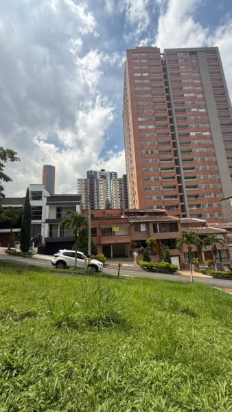 Lote en venta – Urbanización Cataluña, Sabaneta