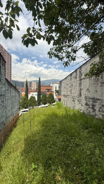 Lote en venta – Urbanización Cataluña, Sabaneta