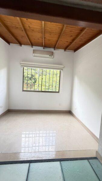 Casa esquinera en venta – Campiña de Toledo, La Estrella