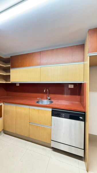 Casa esquinera en venta – Campiña de Toledo, La Estrella