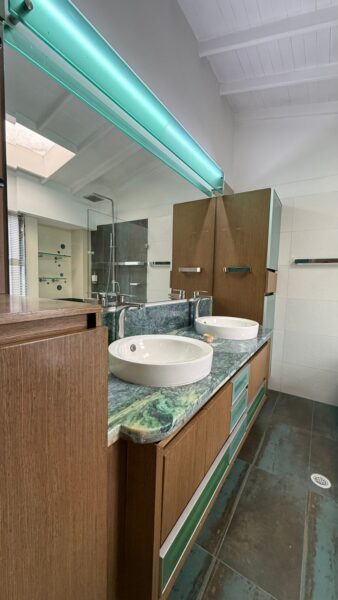 Casa esquinera en venta – Campiña de Toledo, La Estrella