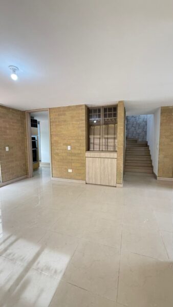 Casa esquinera en venta – Campiña de Toledo, La Estrella