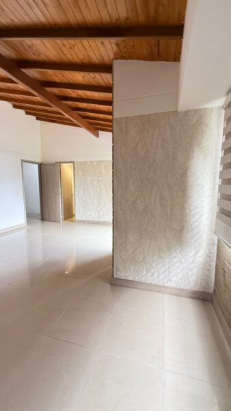 Casa esquinera en venta – Campiña de Toledo, La Estrella