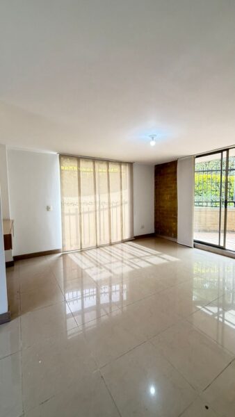 Casa esquinera en venta – Campiña de Toledo, La Estrella