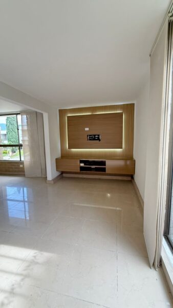 Casa esquinera en venta – Campiña de Toledo, La Estrella