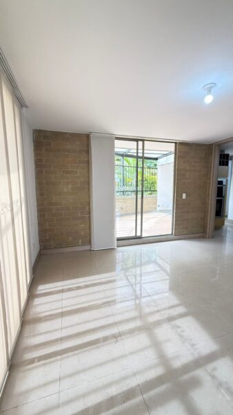 Casa esquinera en venta – Campiña de Toledo, La Estrella