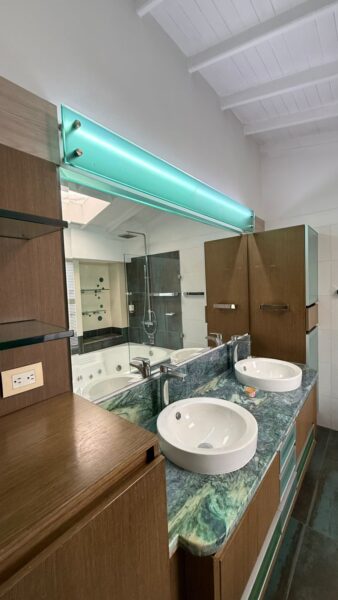 Casa esquinera en venta – Campiña de Toledo, La Estrella