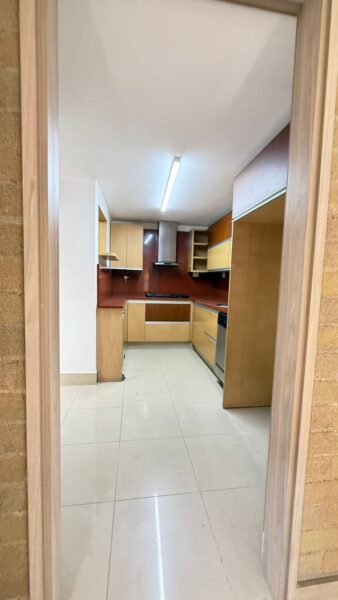 Casa esquinera en venta – Campiña de Toledo, La Estrella