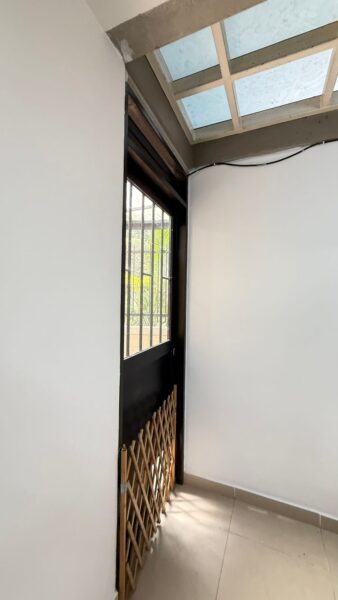 Casa esquinera en venta – Campiña de Toledo, La Estrella