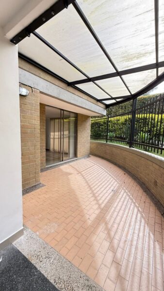 Casa esquinera en venta – Campiña de Toledo, La Estrella