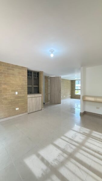 Casa esquinera en venta – Campiña de Toledo, La Estrella