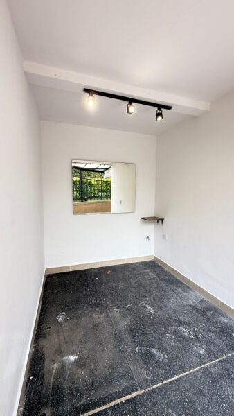 Casa esquinera en venta – Campiña de Toledo, La Estrella