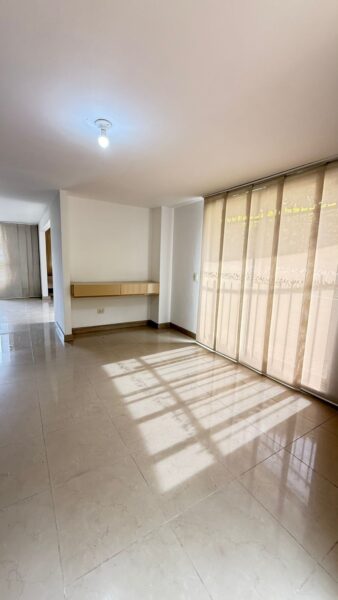 Casa esquinera en venta – Campiña de Toledo, La Estrella