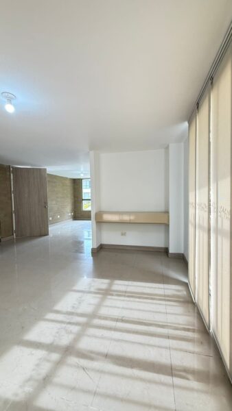 Casa esquinera en venta – Campiña de Toledo, La Estrella
