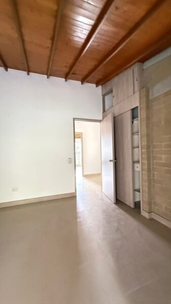Casa esquinera en venta – Campiña de Toledo, La Estrella
