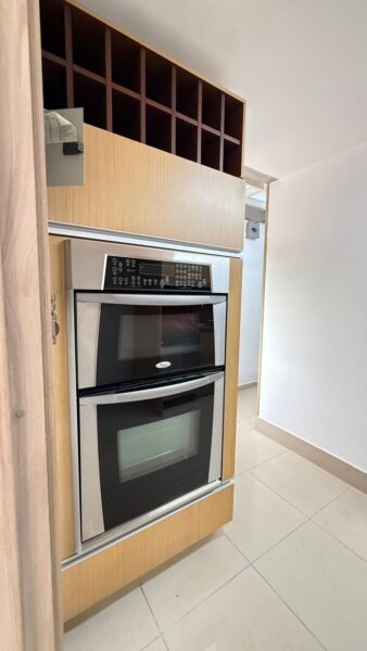 Casa esquinera en venta – Campiña de Toledo, La Estrella