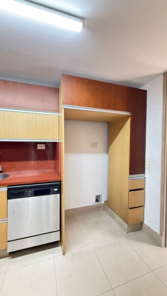 Casa esquinera en venta – Campiña de Toledo, La Estrella