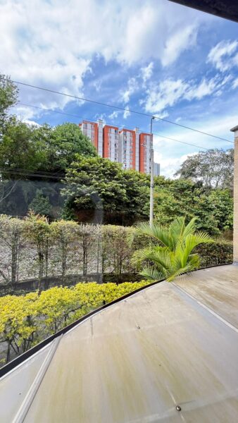 Casa esquinera en venta – Campiña de Toledo, La Estrella