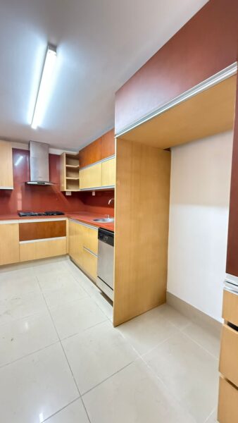 Casa esquinera en venta – Campiña de Toledo, La Estrella