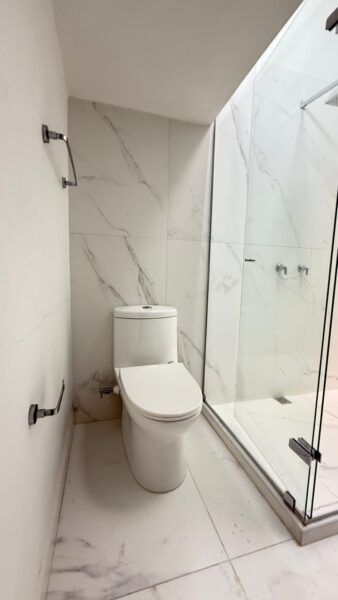 Casa esquinera en venta – Campiña de Toledo, La Estrella