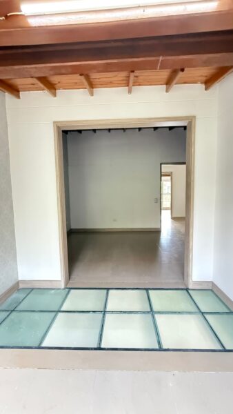 Casa esquinera en venta – Campiña de Toledo, La Estrella