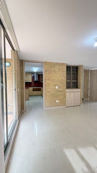 Casa esquinera en venta – Campiña de Toledo, La Estrella