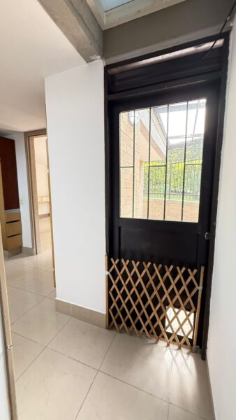 Casa esquinera en venta – Campiña de Toledo, La Estrella