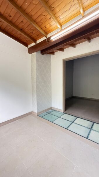 Casa esquinera en venta – Campiña de Toledo, La Estrella