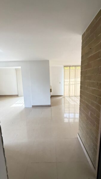 Casa esquinera en venta – Campiña de Toledo, La Estrella
