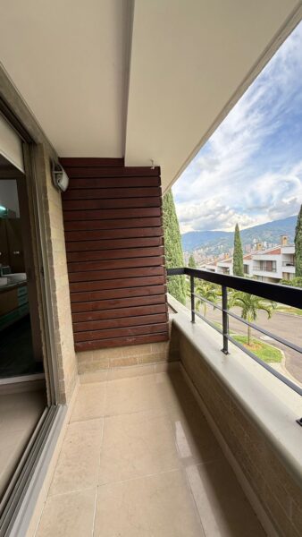 Casa esquinera en venta – Campiña de Toledo, La Estrella