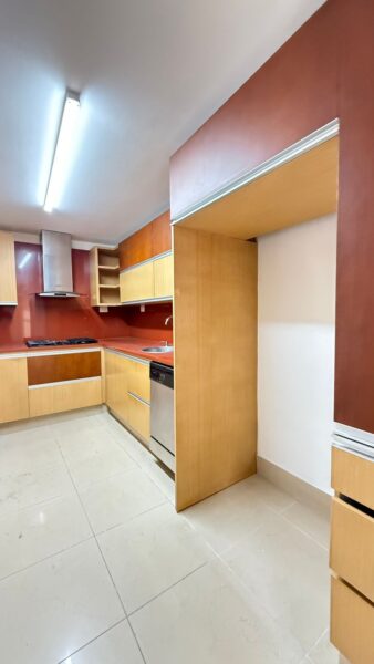 Casa esquinera en venta – Campiña de Toledo, La Estrella