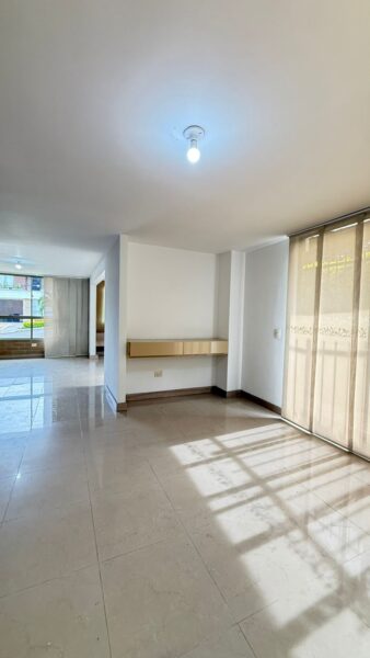 Casa esquinera en venta – Campiña de Toledo, La Estrella