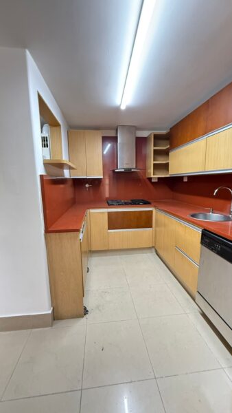 Casa esquinera en venta – Campiña de Toledo, La Estrella