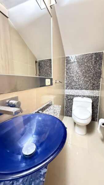 Casa esquinera en venta – Campiña de Toledo, La Estrella
