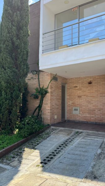 Casa en Venta – Unidad Tierra Fresca, La Estrella (Sector Los Tanques)
