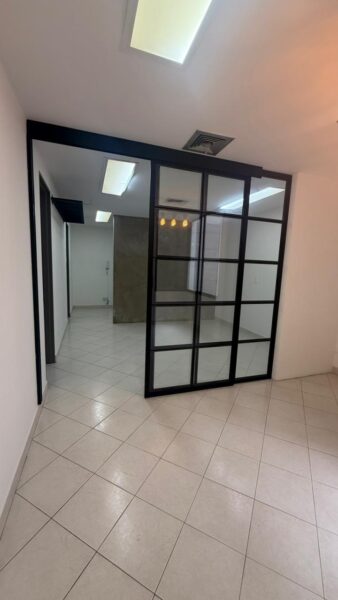 Oficina en arriendo – Edificio Colmena | Milla de Oro – El Poblado