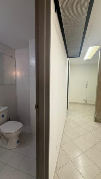 Oficina en arriendo – Edificio Colmena | Milla de Oro – El Poblado