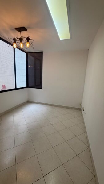 Oficina en arriendo – Edificio Colmena | Milla de Oro – El Poblado