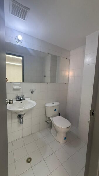 Oficina en arriendo – Edificio Colmena | Milla de Oro – El Poblado
