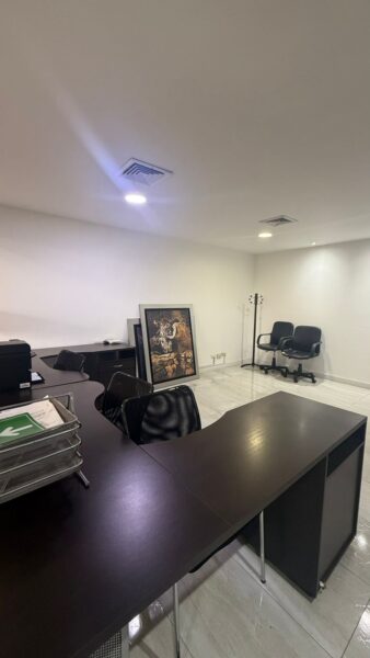 Oficina amoblada en arriendo – Edificio Colmena | Milla de Oro – El Poblado