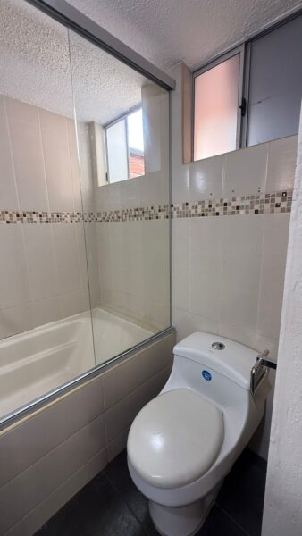Casa en arriendo en Suramérica, La Estrella. Ubicada en una zona estratégica del sur del Valle de Aburrá,