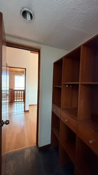 Casa en arriendo en Suramérica, La Estrella. Ubicada en una zona estratégica del sur del Valle de Aburrá,