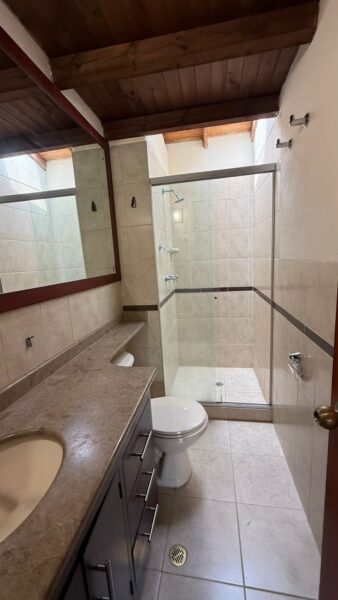 Casa en arriendo en Suramérica, La Estrella. Ubicada en una zona estratégica del sur del Valle de Aburrá,