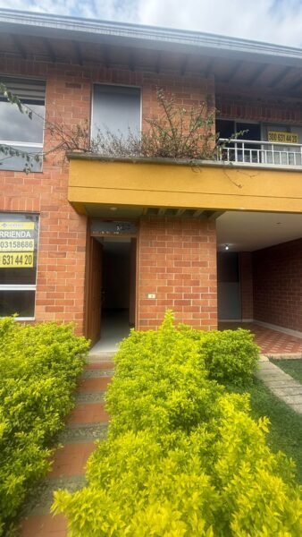 Casa en arriendo en Suramérica, La Estrella. Ubicada en una zona estratégica del sur del Valle de Aburrá,