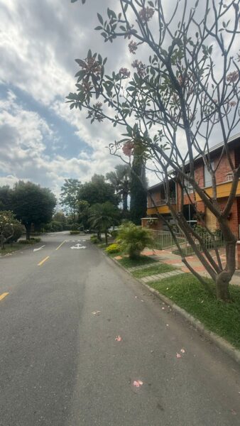 Casa en arriendo en Suramérica, La Estrella. Ubicada en una zona estratégica del sur del Valle de Aburrá,