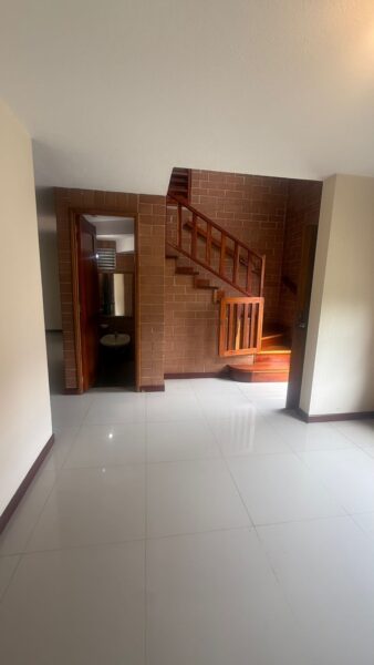 Casa en arriendo en Suramérica, La Estrella. Ubicada en una zona estratégica del sur del Valle de Aburrá,